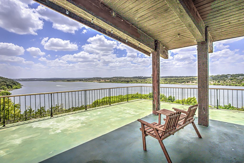 Image 24 of property listing at 920 Boultinghouse Rd, Marble Falls, TX 78654