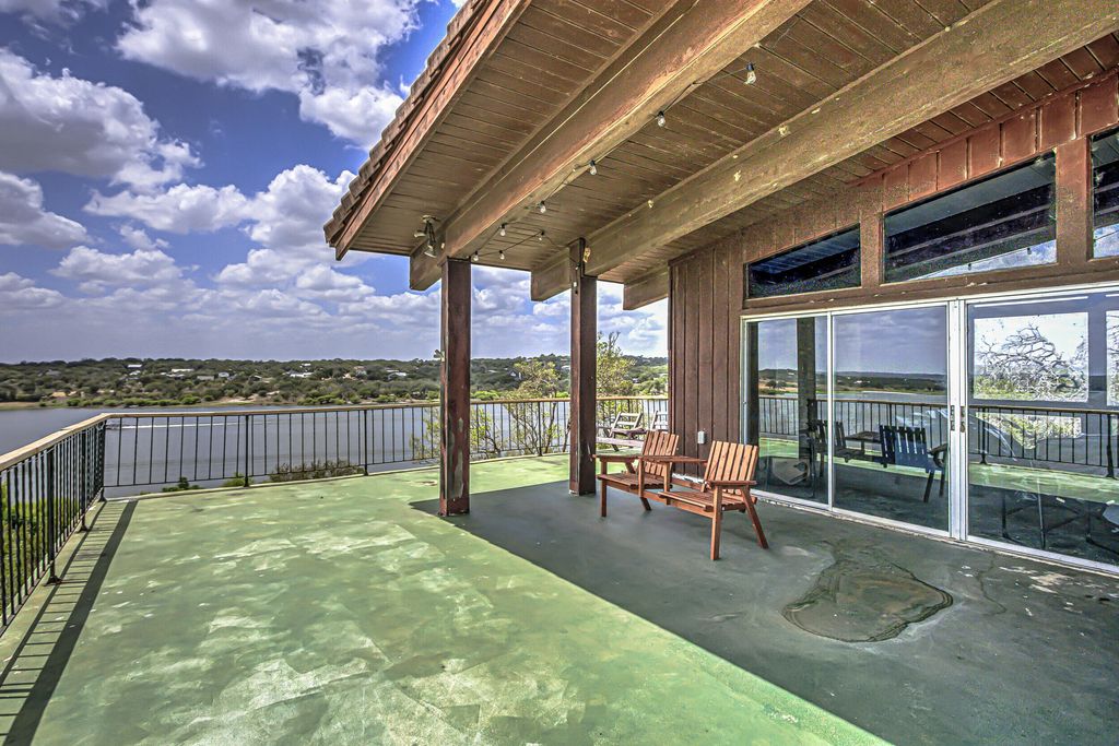 Image 25 of property listing at 920 Boultinghouse Rd, Marble Falls, TX 78654