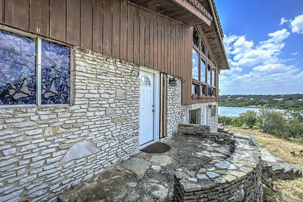 Image 27 of property listing at 920 Boultinghouse Rd, Marble Falls, TX 78654