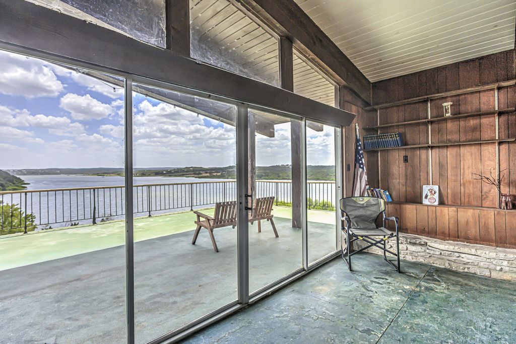 Image 28 of property listing at 920 Boultinghouse Rd, Marble Falls, TX 78654