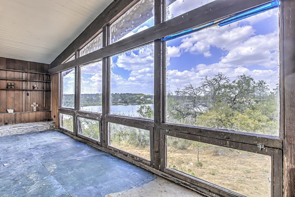 Image 29 of property listing at 920 Boultinghouse Rd, Marble Falls, TX 78654