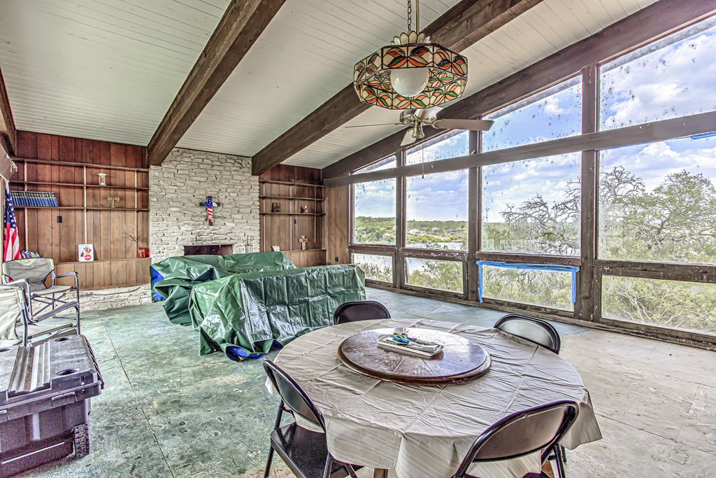 Image 31 of property listing at 920 Boultinghouse Rd, Marble Falls, TX 78654