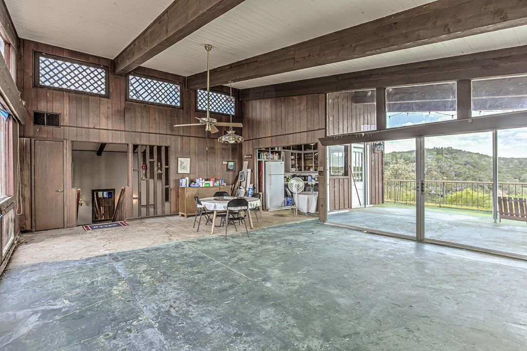 Image 32 of property listing at 920 Boultinghouse Rd, Marble Falls, TX 78654