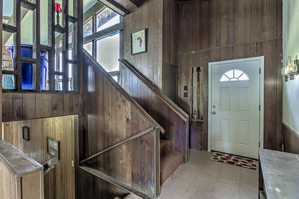 Image 34 of property listing at 920 Boultinghouse Rd, Marble Falls, TX 78654