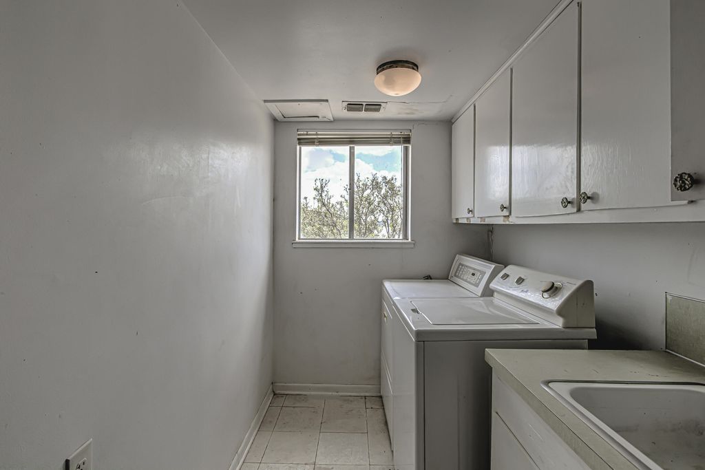 Image 39 of property listing at 920 Boultinghouse Rd, Marble Falls, TX 78654