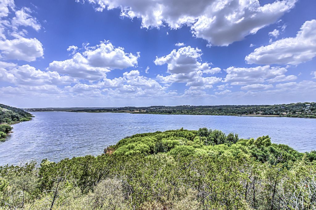 Image 4 of property listing at 920 Boultinghouse Rd, Marble Falls, TX 78654