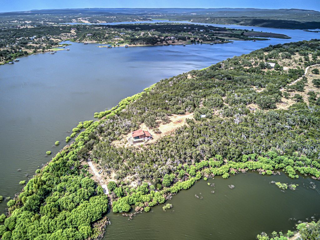 Image 5 of property listing at 920 Boultinghouse Rd, Marble Falls, TX 78654