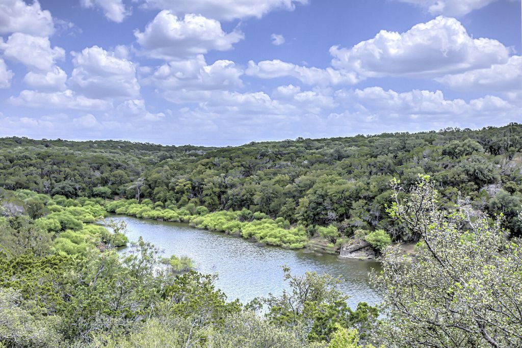 Image 6 of property listing at 920 Boultinghouse Rd, Marble Falls, TX 78654