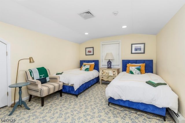 6 Harding Ct, Passaic City, NJ 07055