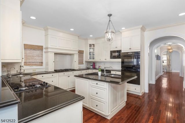 6 Harding Ct, Passaic City, NJ 07055