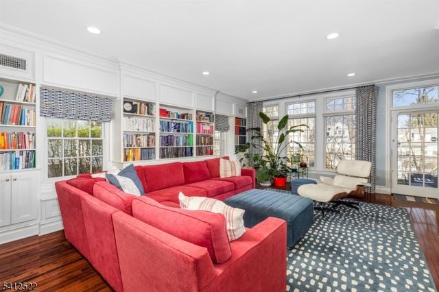 6 Harding Ct, Passaic City, NJ 07055