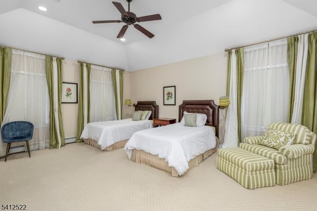 6 Harding Ct, Passaic City, NJ 07055