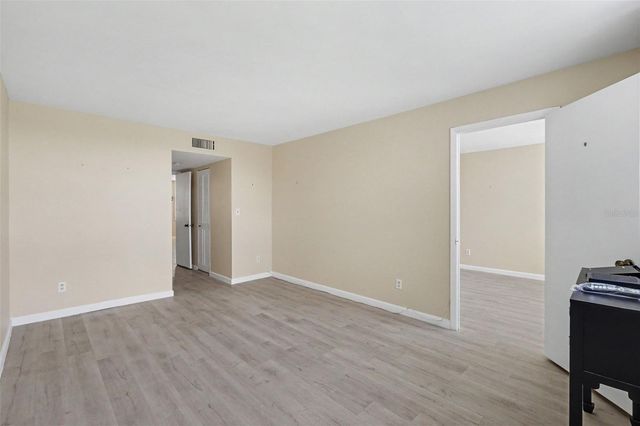 4720 LOCUST STREET NE 206, St Petersburg, FL 33703