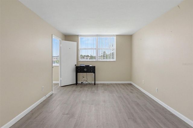 4720 LOCUST STREET NE 206, St Petersburg, FL 33703