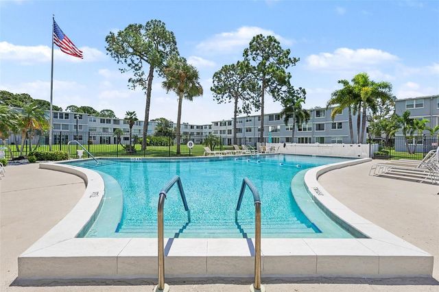 4720 LOCUST STREET NE 206, St Petersburg, FL 33703