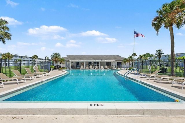 4720 LOCUST STREET NE 206, St Petersburg, FL 33703