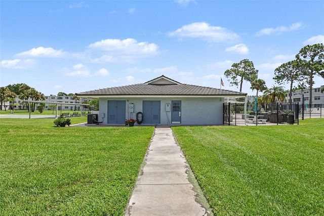 4720 LOCUST STREET NE 206, St Petersburg, FL 33703