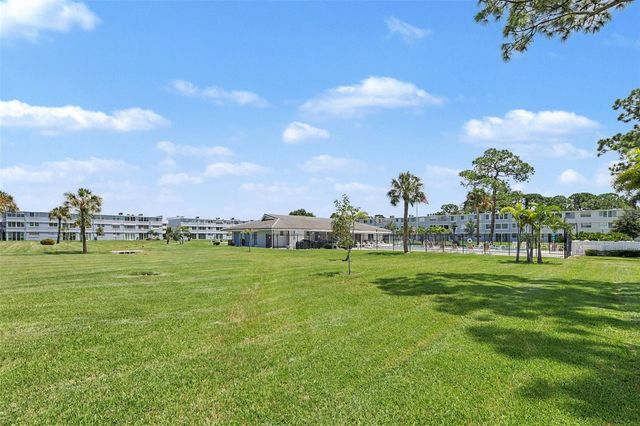 4720 LOCUST STREET NE 206, St Petersburg, FL 33703