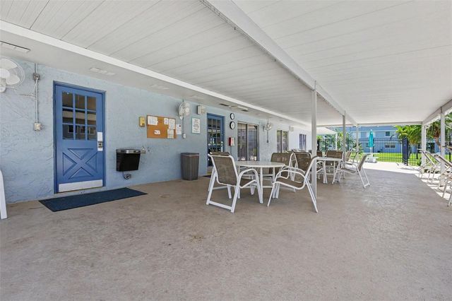 4720 LOCUST STREET NE 206, St Petersburg, FL 33703