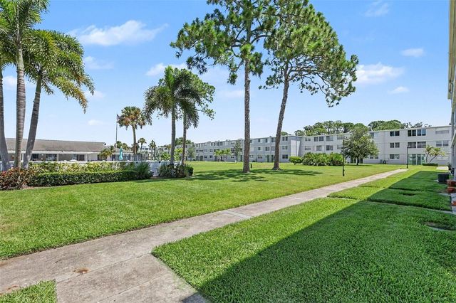 4720 LOCUST STREET NE 206, St Petersburg, FL 33703