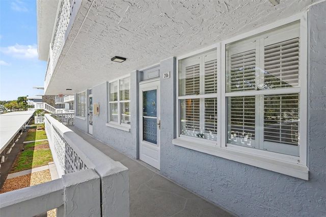 4720 LOCUST STREET NE 206, St Petersburg, FL 33703