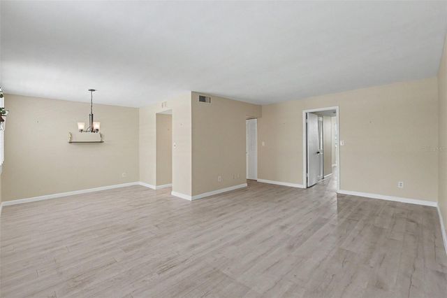 4720 LOCUST STREET NE 206, St Petersburg, FL 33703