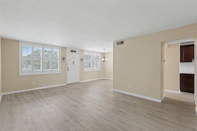 4720 LOCUST STREET NE 206, St Petersburg, FL 33703