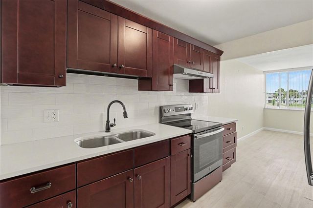 4720 LOCUST STREET NE 206, St Petersburg, FL 33703