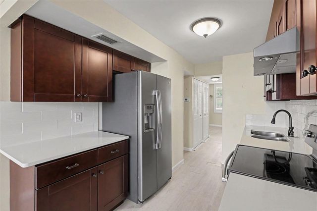 4720 LOCUST STREET NE 206, St Petersburg, FL 33703