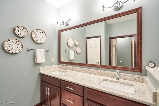 311 Hidden Pond Drive, Doylestown, OH 44230