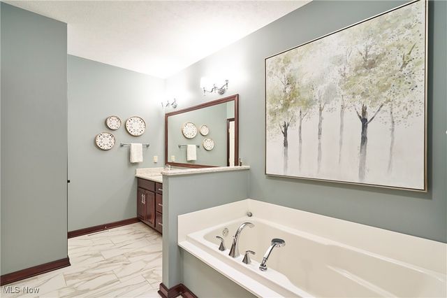 311 Hidden Pond Drive, Doylestown, OH 44230