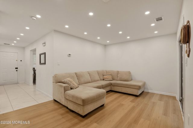 623 Woodbine Lane, Lakewood, NJ 08701