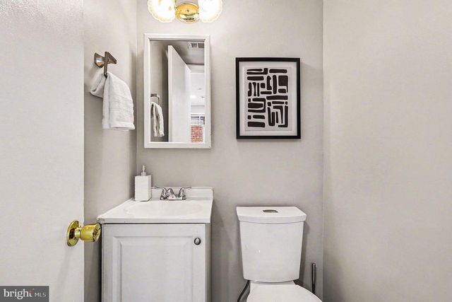 2402 24TH ST SE, Washington, DC 20020