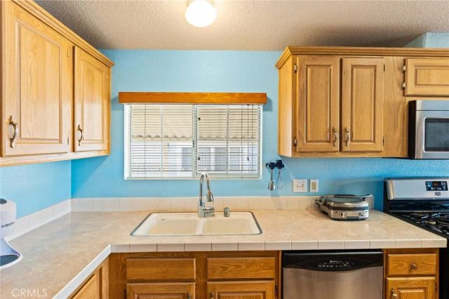 23301 Ridge Route 165, Laguna Hills, CA 92653