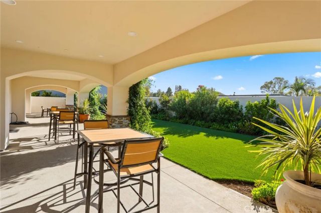 23301 Ridge Route 165, Laguna Hills, CA 92653