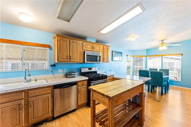 23301 Ridge Route 165, Laguna Hills, CA 92653