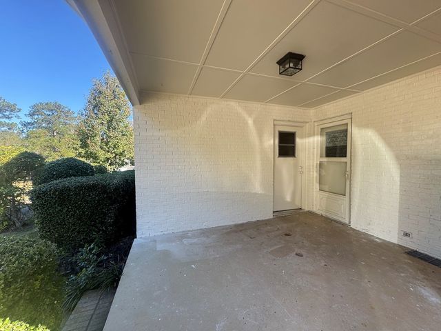 2105 Stonebridge Rd, Dothan, AL 36301