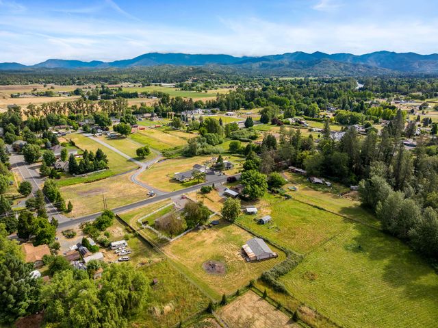 4675 Leonard Road, Grants Pass, OR 97527