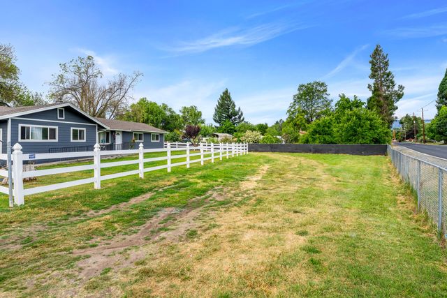 4675 Leonard Road, Grants Pass, OR 97527