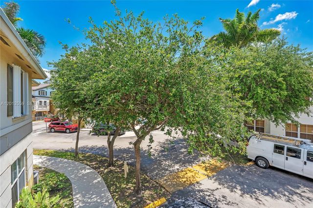 8912 W Flagler St 212, Miami, FL 33174