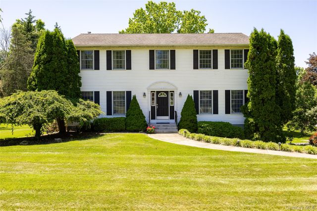 90 Leo Lane, Poughquag, NY 12570