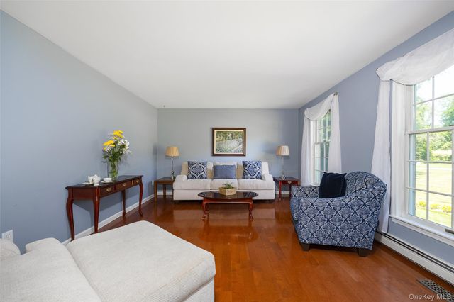 90 Leo Lane, Poughquag, NY 12570