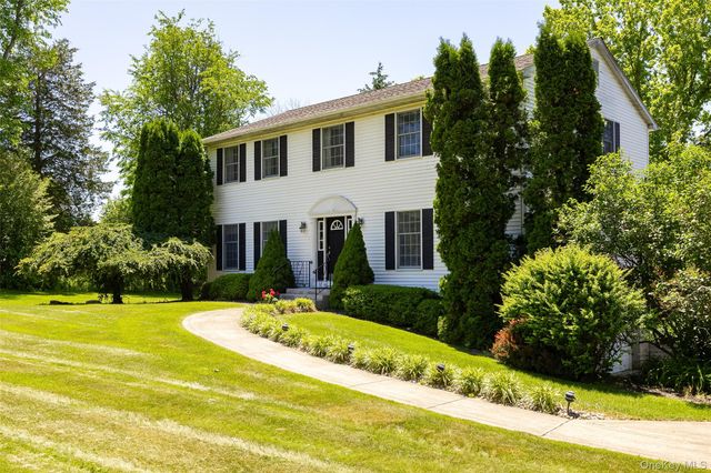 90 Leo Lane, Poughquag, NY 12570