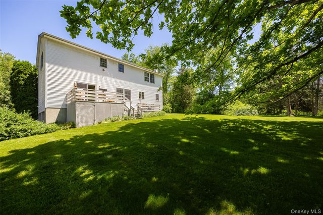 90 Leo Lane, Poughquag, NY 12570