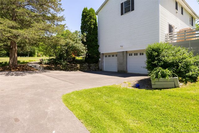 90 Leo Lane, Poughquag, NY 12570