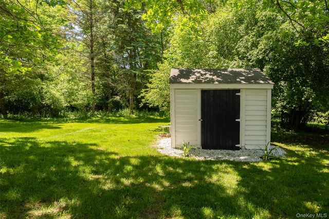 90 Leo Lane, Poughquag, NY 12570