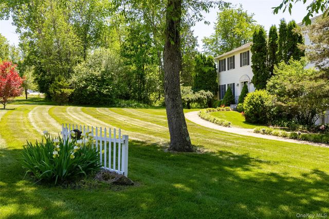 90 Leo Lane, Poughquag, NY 12570