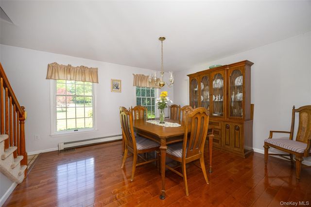 90 Leo Lane, Poughquag, NY 12570