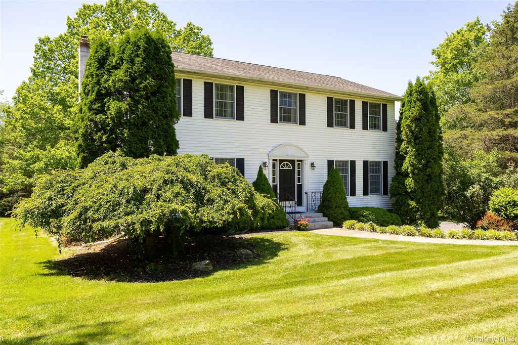 90 Leo Lane, Poughquag, NY 12570