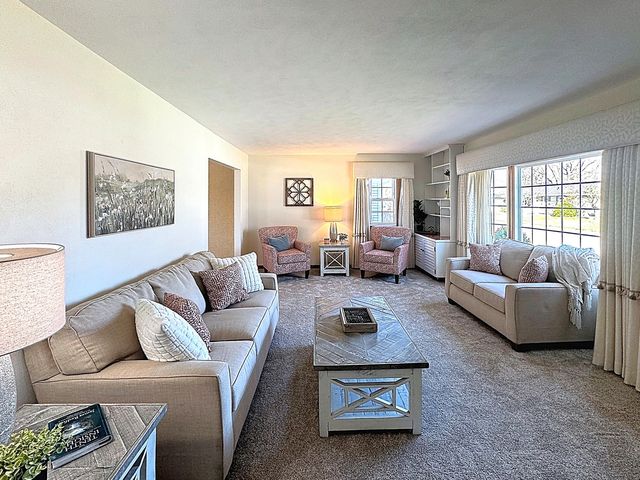 620 40th Avenue, East Moline, IL 61244